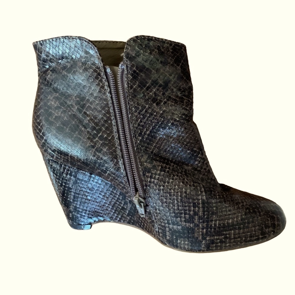 Penningtons Brown Snakeskin Ankle Boots Wedge Heel Women’s Size 8 Penn Shoes